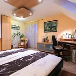 V Hluboke A Department Glamp 4* Vsetín