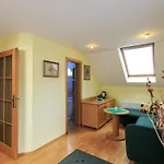V Hluboke A Department Glamp 4*