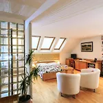 V Hluboke A Department Glamp 4*