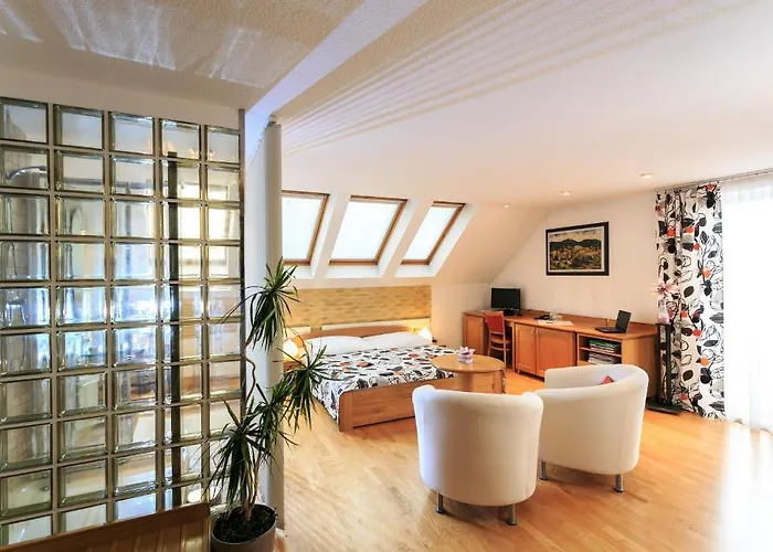 V Hluboke A Department Glamp 4*